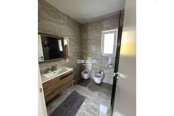 Shtepi me qera Shtepi Private ne Tirane, 3+1, Mobilimi E mobiluar, Pagesa 1,500  Euro.