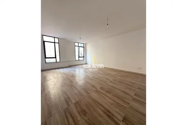 Appartamento in affitto a Tirana 1+1, Vuoto