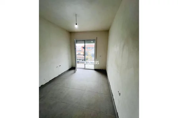 Shtepi ne shitje Apartament ne Tirane, 1+1, Mobilimi Bosh, pa mobiluar, Pagesa 135,000  Euro.
