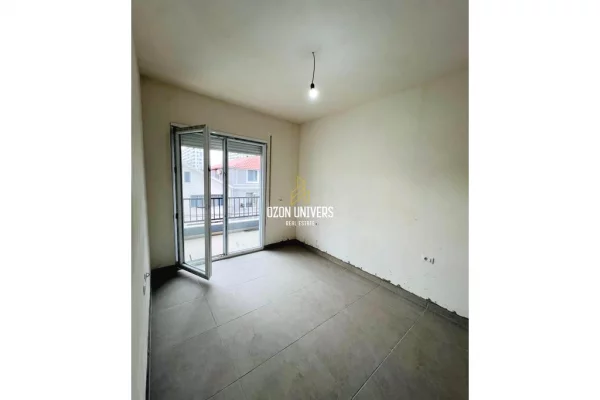 Shtepi ne shitje Apartament ne Tirane, 1+1, Mobilimi Bosh, pa mobiluar, Pagesa 135,000  Euro.