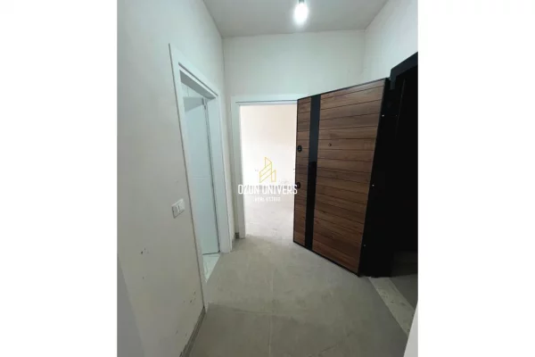 Shtepi ne shitje Apartament ne Tirane, 1+1, Mobilimi Bosh, pa mobiluar, Pagesa 135,000  Euro.