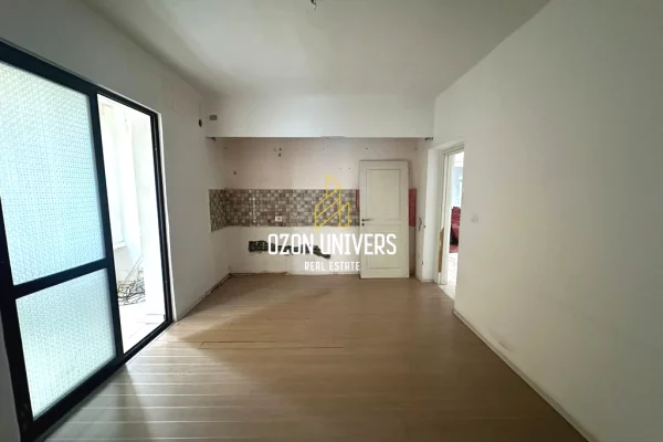 Shtepi ne shitje Apartament ne Tirane, 2+1, Mobilimi Bosh, pa mobiluar, Pagesa 168,000  Euro.