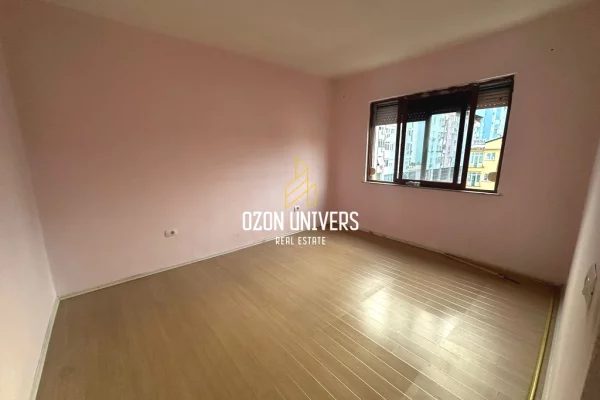 Shtepi ne shitje Apartament ne Tirane, 2+1, Mobilimi Bosh, pa mobiluar, Pagesa 168,000  Euro.