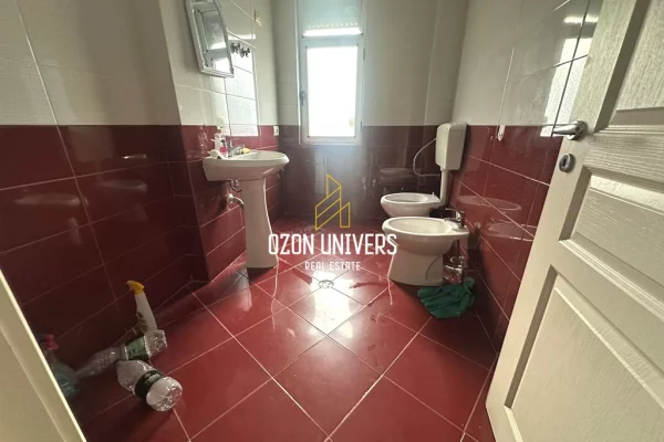 Shtepi ne shitje Apartament ne Tirane, 2+1, Mobilimi Bosh, pa mobiluar, Pagesa 168,000  Euro.