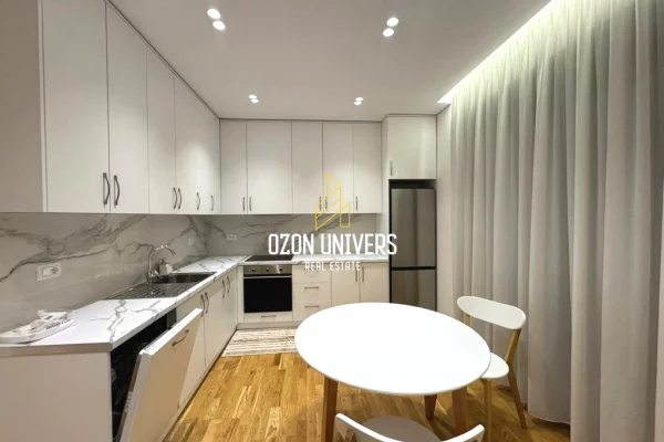 Shtepi me qera Vila Luksoze ne Tirane, 4+1, Mobilimi E mobiluar, Pagesa 3,300  Euro.