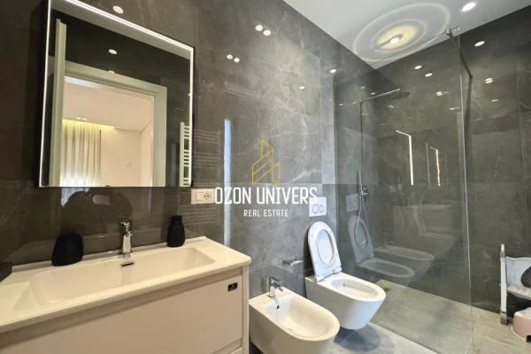 Shtepi me qera Vila Luksoze ne Tirane, 4+1, Mobilimi E mobiluar, Pagesa 3,300  Euro.