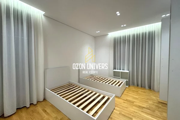 Shtepi me qera Vila Luksoze ne Tirane, 4+1, Mobilimi E mobiluar, Pagesa 3,300  Euro.