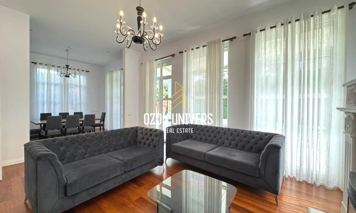 Shtepi me qera Vila Luksoze ne Tirane, 4+1, Mobilimi E mobiluar, Pagesa 4,800  Euro.