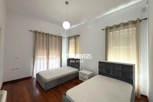 Shtepi me qera Vila Luksoze ne Tirane, 4+1, Mobilimi E mobiluar, Pagesa 4,800  Euro.