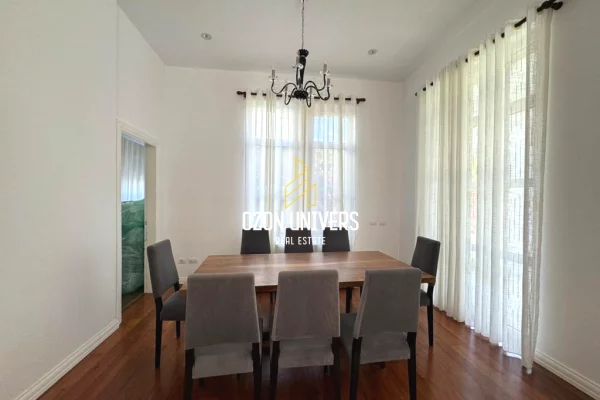 Shtepi me qera Vila Luksoze ne Tirane, 4+1, Mobilimi E mobiluar, Pagesa 4,800  Euro.