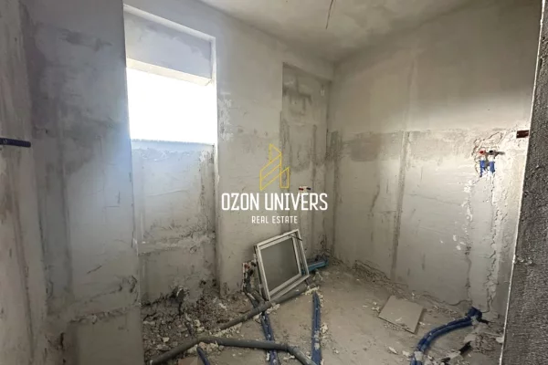 Shtepi ne shitje Apartament ne Tirane, 2+1, Mobilimi Bosh, pa mobiluar, Pagesa 120,000  Euro.