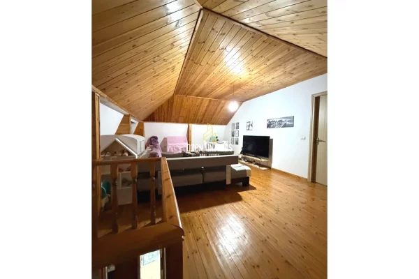 Shtepi ne shitje Apartament ne Tirane, 3+1, Mobilimi E mobiluar, Pagesa 285,000  Euro.