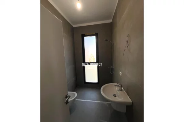 Shtepi ne shitje Apartament ne Tirane, 2+1, Mobilimi Bosh, pa mobiluar, Pagesa 434,000  Euro.