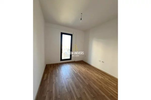 Shtepi ne shitje Apartament ne Tirane, 2+1, Mobilimi Bosh, pa mobiluar, Pagesa 434,000  Euro.