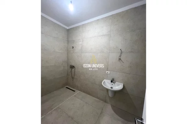 Shtepi ne shitje Apartament ne Tirane, 2+1, Mobilimi Bosh, pa mobiluar, Pagesa 434,000  Euro.