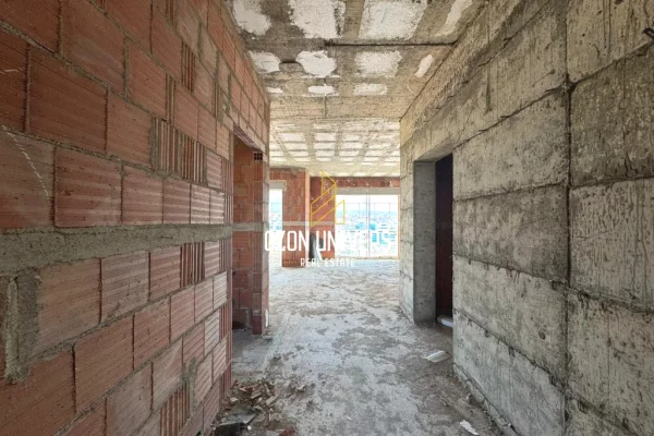 Shtepi ne shitje Apartament ne Tirane, 3+1, Mobilimi Bosh, pa mobiluar, Pagesa 451,860  Euro.