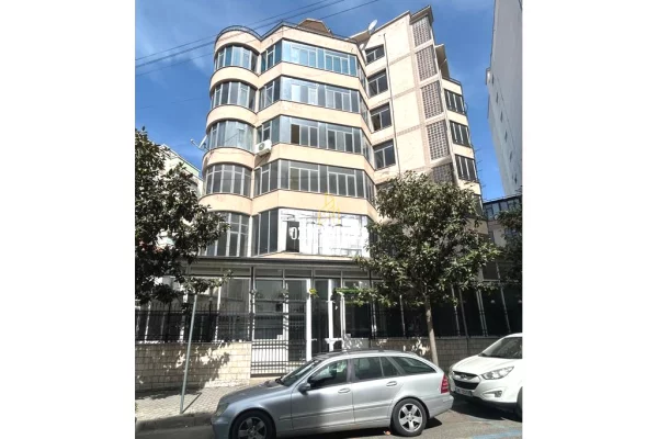 🏢✨ Jepet me qira Ndërtesë 8-katëshe – Elbasan