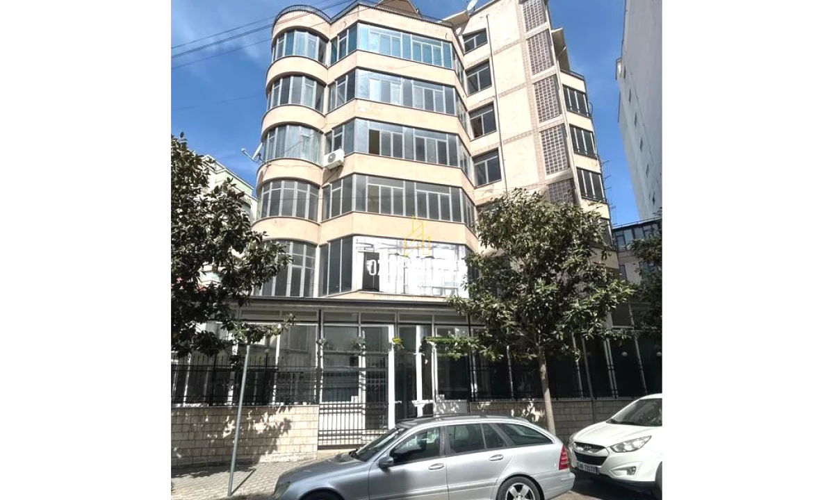 🏢✨ Jepet me qira Ndertese 8-kateshe – Elbasan