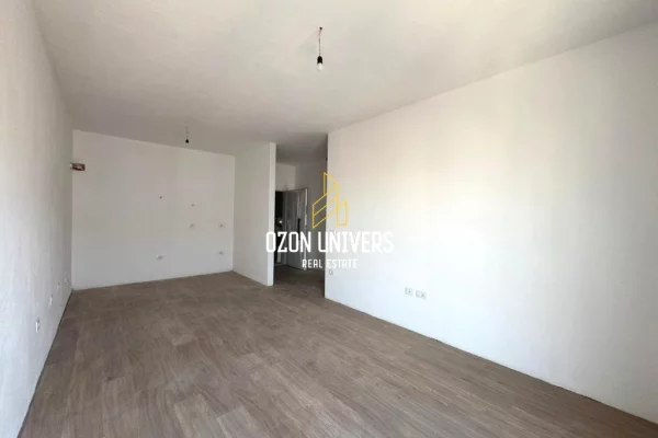 Shtepi ne shitje Apartament ne Tirane, 2+1, Mobilimi Bosh, pa mobiluar, Pagesa 122,200  Euro.