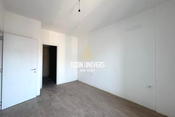 Shtepi ne shitje Apartament ne Tirane, 2+1, Mobilimi Bosh, pa mobiluar, Pagesa 122,200  Euro.