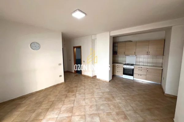 Shtepi me qera Apartament ne Tirane, 2+1, Mobilimi Bosh, pa mobiluar, Pagesa 400  Euro.