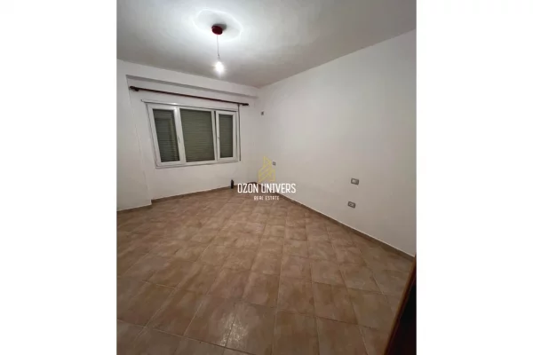 Shtepi me qera Apartament ne Tirane, 2+1, Mobilimi Bosh, pa mobiluar, Pagesa 400  Euro.