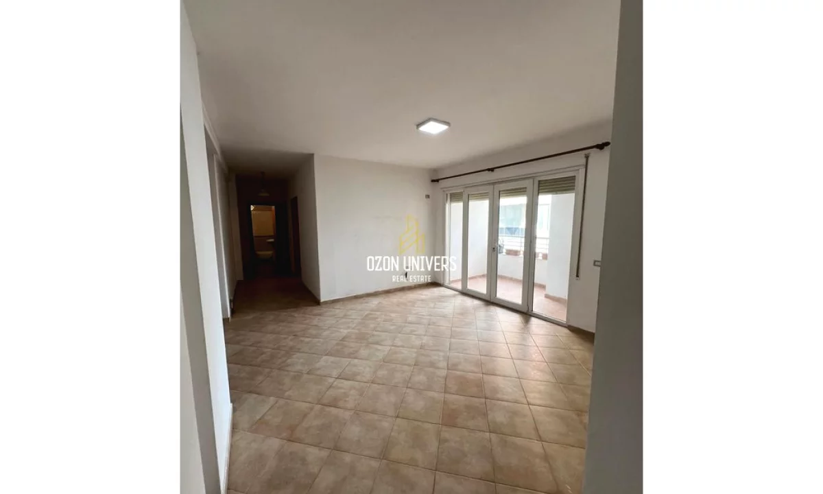 Shtepi me qera Apartament ne Tirane, 2+1, Mobilimi Bosh, pa mobiluar, Pagesa 400  Euro.