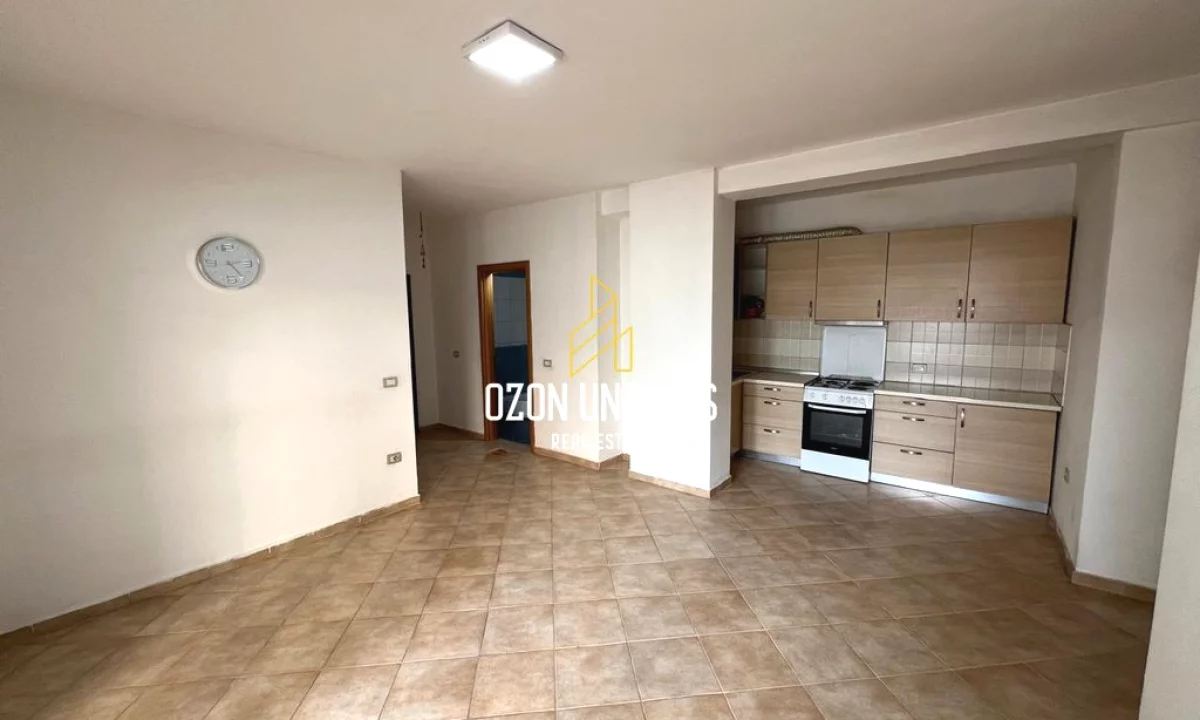Shtepi me qera Apartament ne Tirane, 2+1, Mobilimi Bosh, pa mobiluar, Pagesa 400  Euro.
