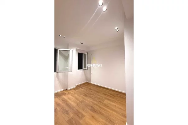 Shtepi ne shitje Apartament ne Tirane, 1+1, Mobilimi Bosh, pa mobiluar, Pagesa 155,000  Euro.