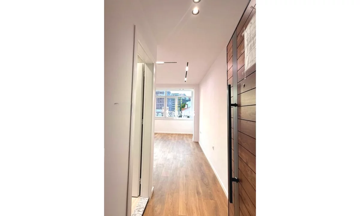 Shtepi ne shitje Apartament ne Tirane, Garsoniere, Mobilimi Bosh, pa mobiluar, Pagesa 115,000  Euro.