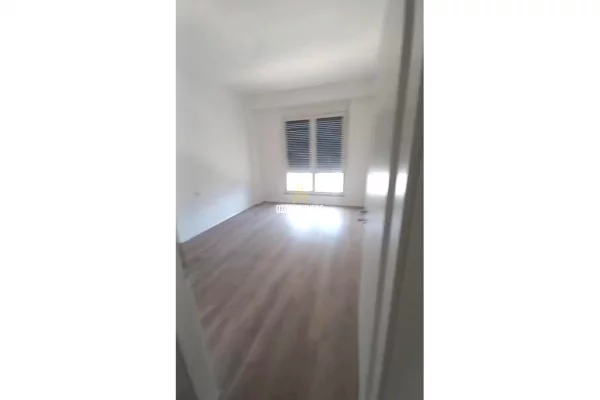 Shtepi me qera Apartament ne Tirane, 3+1, Mobilimi Bosh, pa mobiluar, Pagesa 70,000  Leke.