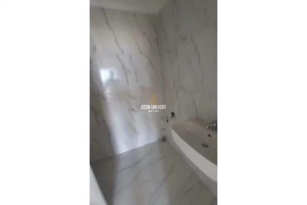 Shtepi me qera Apartament ne Tirane, 3+1, Mobilimi Bosh, pa mobiluar, Pagesa 70,000  Leke.