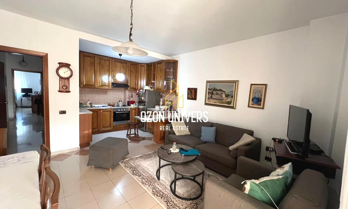 Shtepi ne shitje Apartament ne Tirane, 2+1, Mobilimi E mobiluar, Pagesa 230,000  Euro.