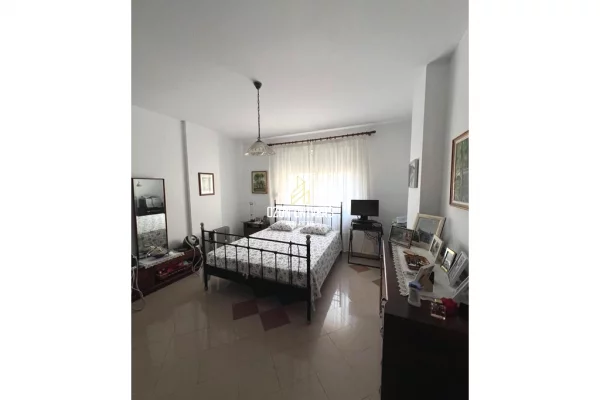 Shtepi ne shitje Apartament ne Tirane, 2+1, Mobilimi E mobiluar, Pagesa 230,000  Euro.
