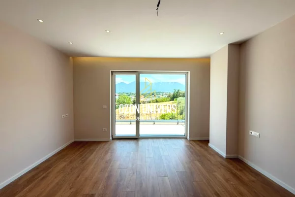 Shtepi me qera Apartament ne Tirane, 3+1, Mobilimi Pjeserisht e mobiluar, Pagesa 2,500  Euro.