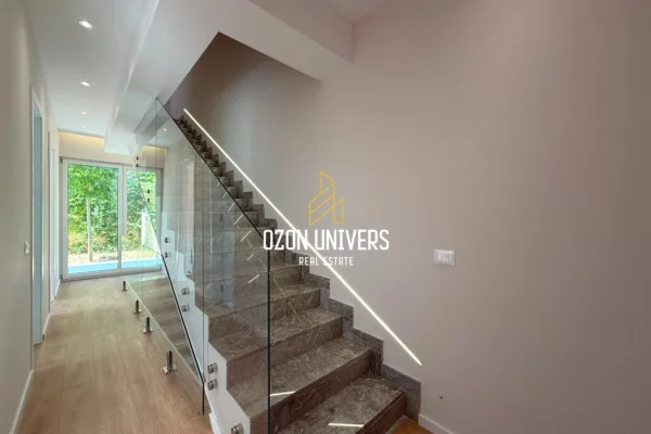 Shtepi me qera Apartament ne Tirane, 3+1, Mobilimi Pjeserisht e mobiluar, Pagesa 2,500  Euro.