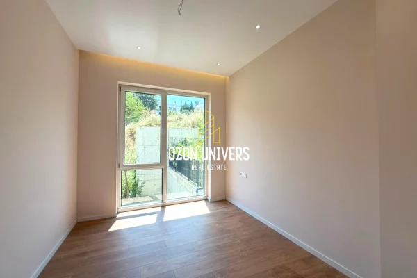 Shtepi me qera Apartament ne Tirane, 3+1, Mobilimi Pjeserisht e mobiluar, Pagesa 2,500  Euro.
