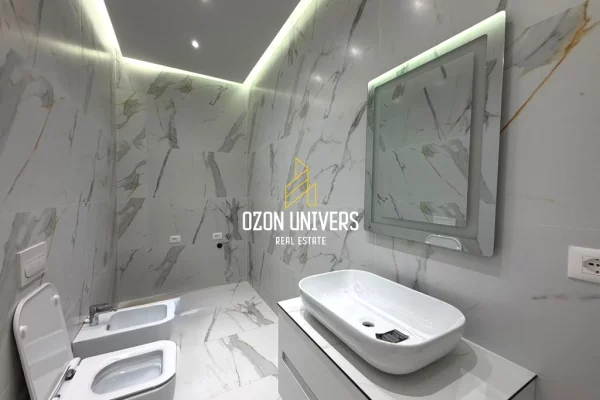 Shtepi me qera Apartament ne Tirane, 3+1, Mobilimi Pjeserisht e mobiluar, Pagesa 2,500  Euro.