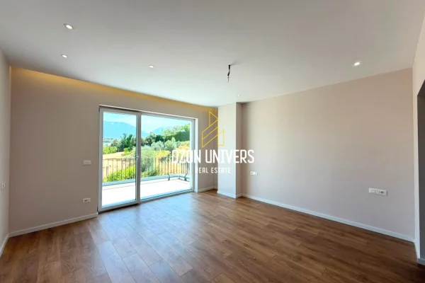 Shtepi me qera Apartament ne Tirane, 3+1, Mobilimi Pjeserisht e mobiluar, Pagesa 2,500  Euro.