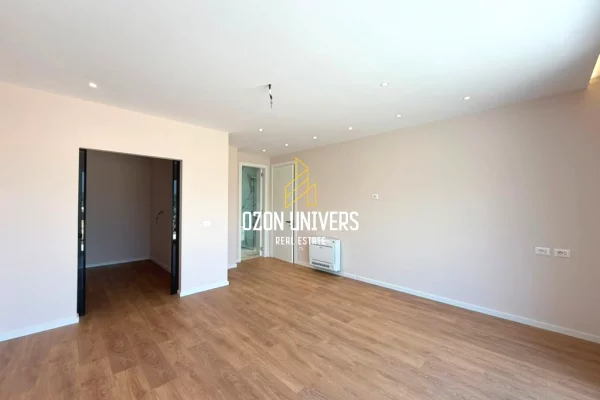 Shtepi me qera Apartament ne Tirane, 3+1, Mobilimi Pjeserisht e mobiluar, Pagesa 2,500  Euro.