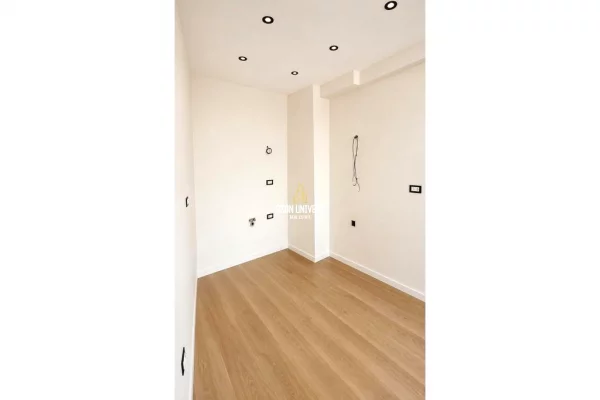 Shtepi ne shitje Apartament ne Tirane, 1+1, Mobilimi Bosh, pa mobiluar, Pagesa 12,000,000  Leke.