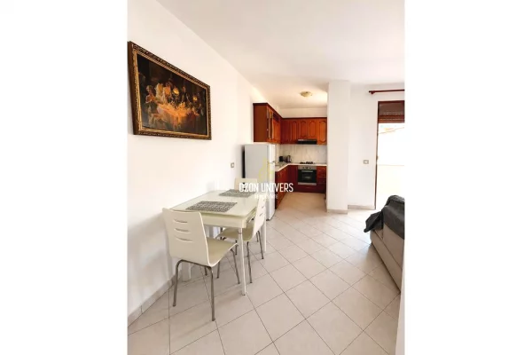 Shtepi ne shitje Apartament ne Durres, 1+1, Mobilimi E mobiluar, Pagesa 110,000  Euro.