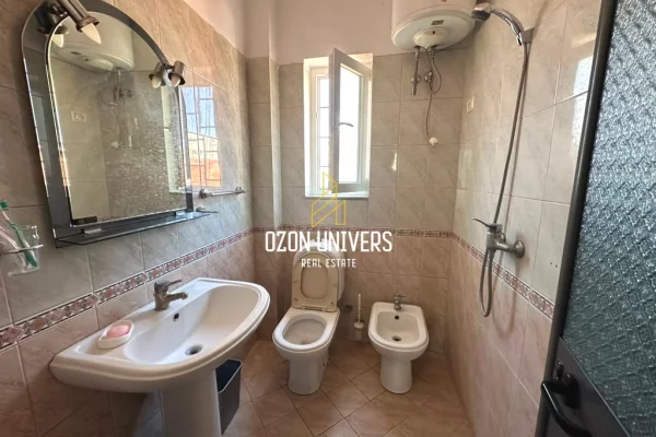 Shtepi ne shitje Apartament ne Tirane, 2+1, Mobilimi E mobiluar, Pagesa 159,000  Euro.