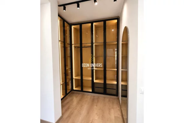 Shtepi ne shitje Apartament ne Tirane, 2+1, Mobilimi E mobiluar, Pagesa 27,300,000  Leke.