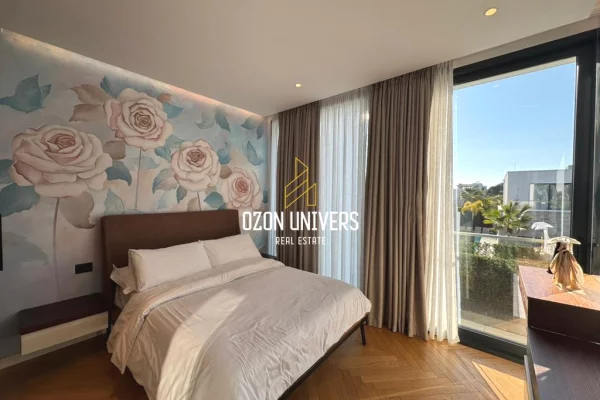 Shtepi ne shitje Vila Luksoze ne Durres, 3+1, Mobilimi E mobiluar, Pagesa 950,000  Euro.