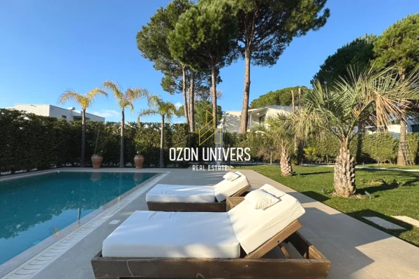Shtepi ne shitje Vila Luksoze ne Durres, 3+1, Mobilimi E mobiluar, Pagesa 950,000  Euro.