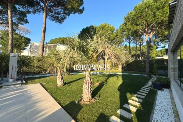 Shtepi ne shitje Vila Luksoze ne Durres, 3+1, Mobilimi E mobiluar, Pagesa 950,000  Euro.