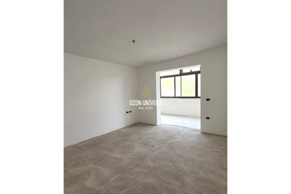 Shtepi ne shitje Apartament ne Tirane, 3+1, Mobilimi Bosh, pa mobiluar, Pagesa 30,000,000  Leke.