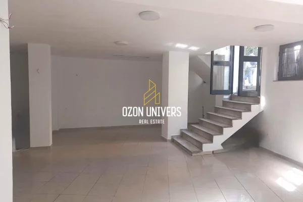 Ambient biznesi për qira, buzë rruge në Ali Dem!