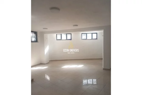 Ambient biznesi per qira, buze rruge ne Ali Dem!